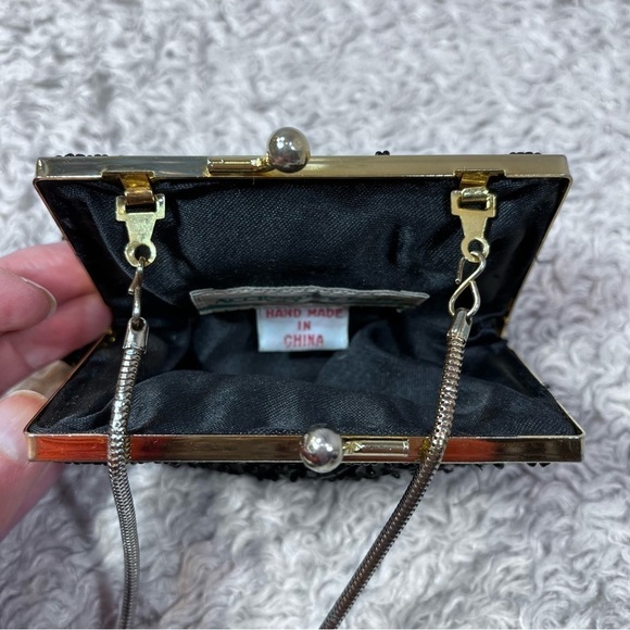 Vintage Accessory Lady Beaded Sequined Scalloped Change Purse with Kiss Clasp - Picture 10 of 11